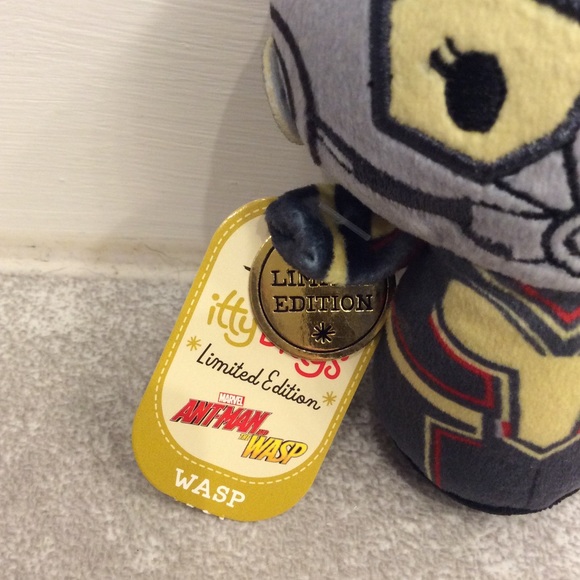 Hallmark Itty Bittys Wasp Limited Edition - Picture 3 of 3